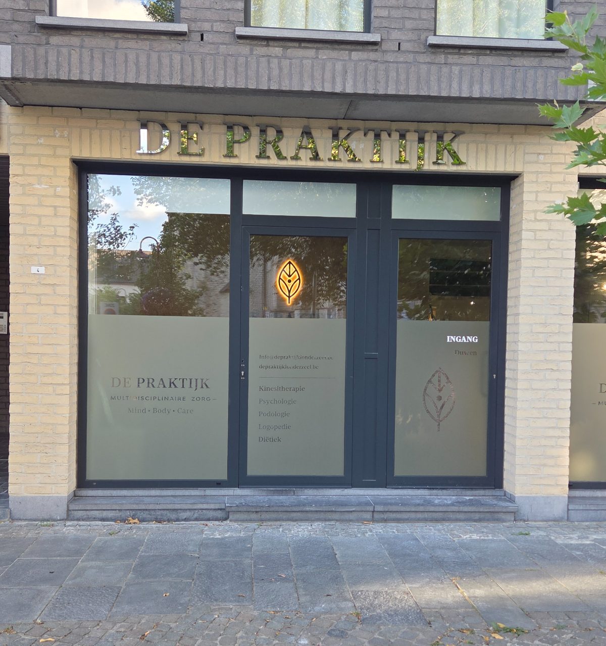 Gevel van De Praktijk Londerzeel aan de Markt
